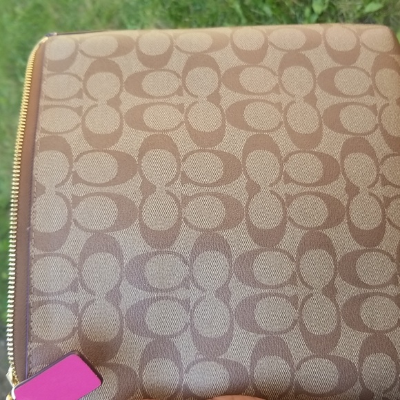 Coach Pink Signature Rowan File  CROSSBODY The Bag Is Like New Only Been Worn 1 - Picture 4 of 7